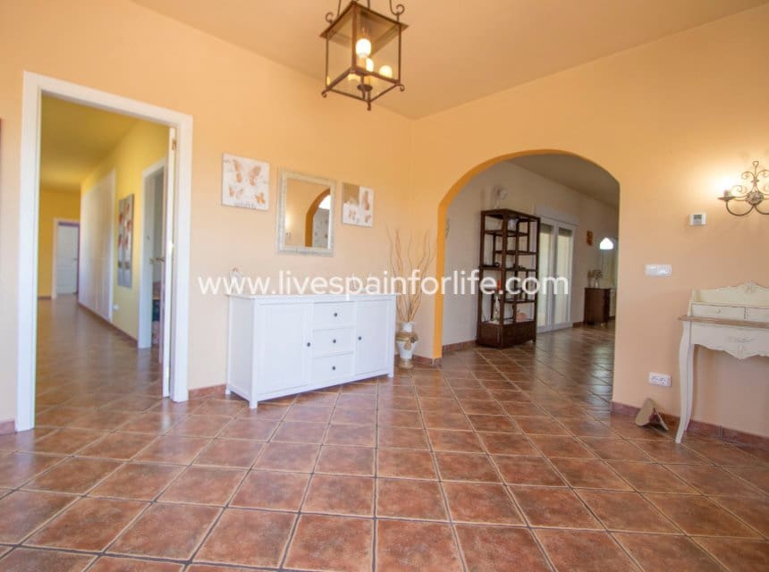 3 sypialnia Finka/Dom wiejski na sprzedaż w Jacarilla z basenem garażem - 559 000 € (Ref: 9996022)