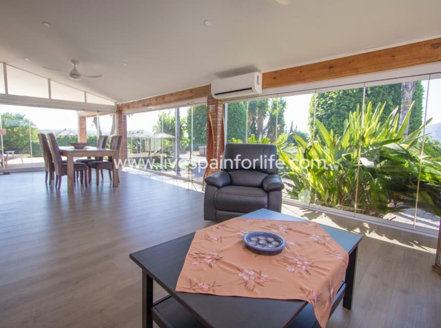 3 sypialnia Finka/Dom wiejski na sprzedaż w Jacarilla z basenem garażem - 559 000 € (Ref: 9996022)