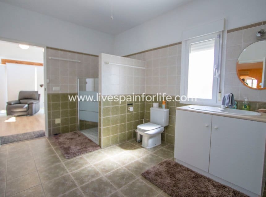 3 sypialnia Finka/Dom wiejski na sprzedaż w Jacarilla z basenem garażem - 559 000 € (Ref: 9996022)