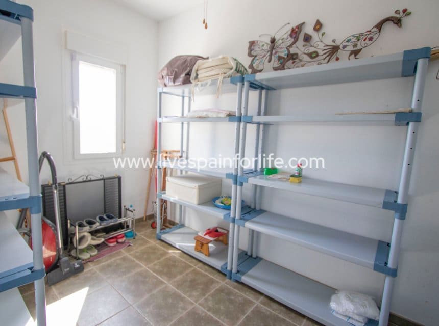 3 sypialnia Finka/Dom wiejski na sprzedaż w Jacarilla z basenem garażem - 559 000 € (Ref: 9996022)
