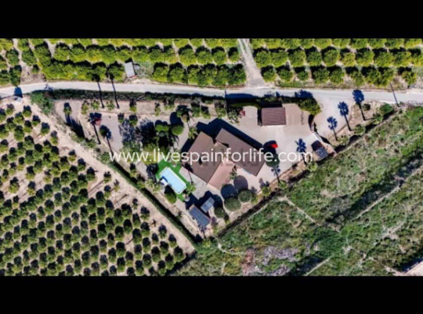 3 sypialnia Finka/Dom wiejski na sprzedaż w Jacarilla z basenem garażem - 559 000 € (Ref: 9996022)