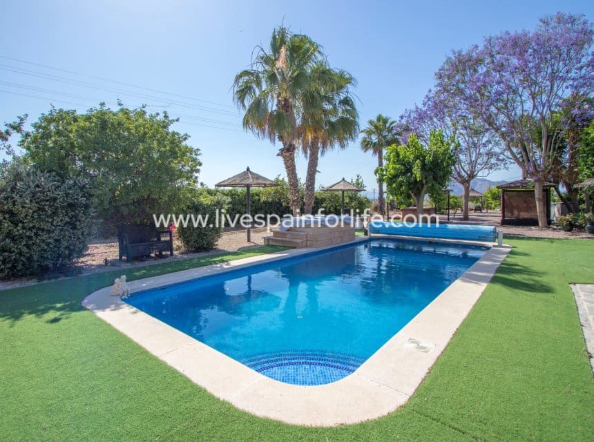 3 camera da letto Finca/Casa di Campagna in vendita in Jacarilla con piscina garage - 559.000 € (Rif: 9996023)