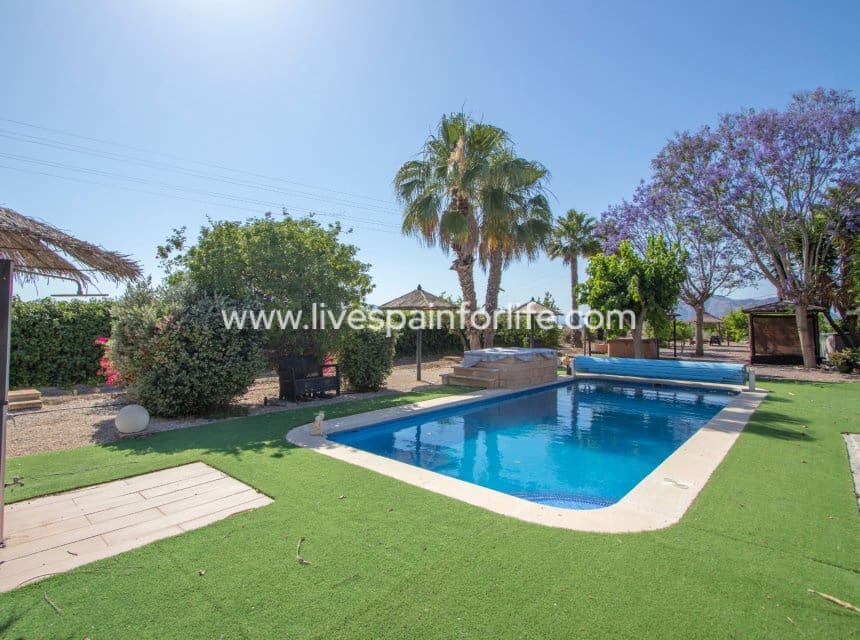 3 camera da letto Finca/Casa di Campagna in vendita in Jacarilla con piscina garage - 559.000 € (Rif: 9996023)