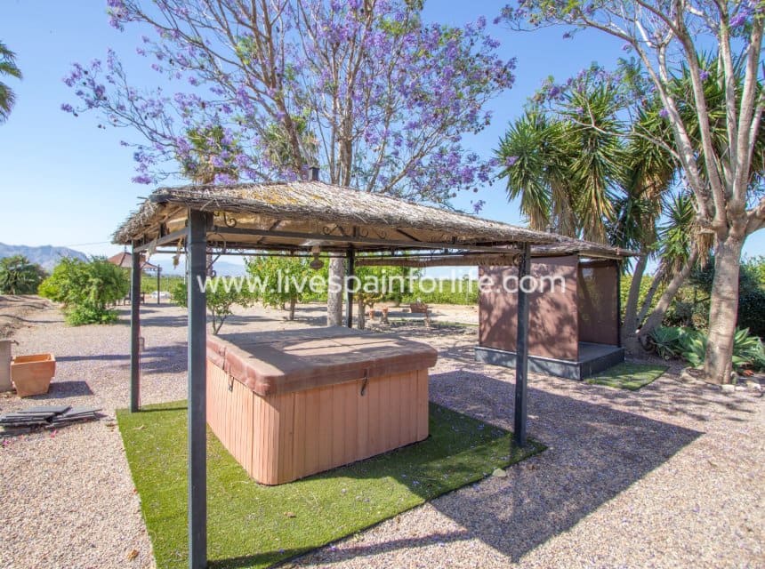 3 camera da letto Finca/Casa di Campagna in vendita in Jacarilla con piscina garage - 559.000 € (Rif: 9996023)