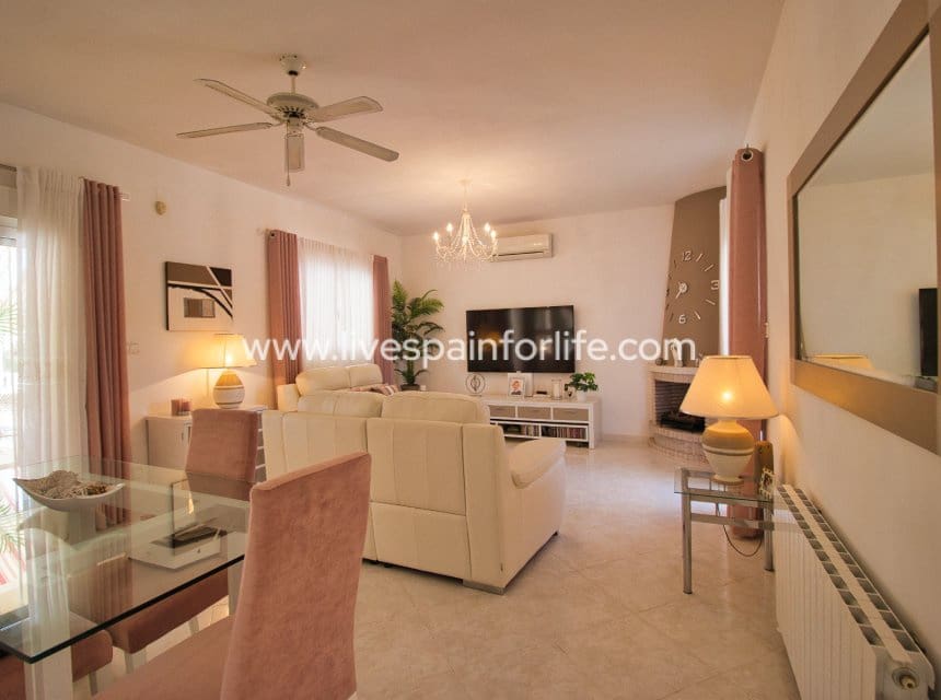 3 slaapkamer Finca/Landhuis te koop in Catral met zwembad garage - € 425.000 (Ref: 9996178)
