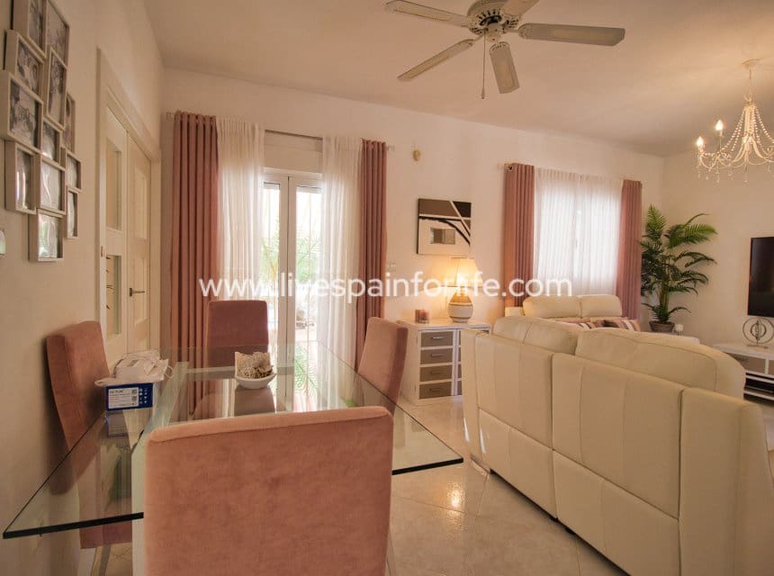 3 slaapkamer Finca/Landhuis te koop in Catral met zwembad garage - € 425.000 (Ref: 9996178)