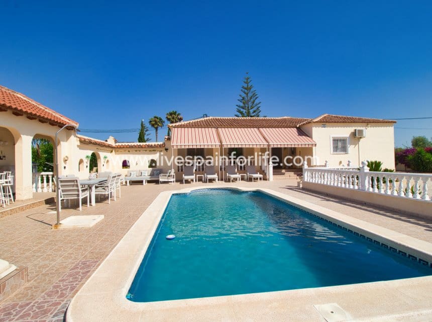 3 slaapkamer Finca/Landhuis te koop in Catral met zwembad garage - € 425.000 (Ref: 9996178)