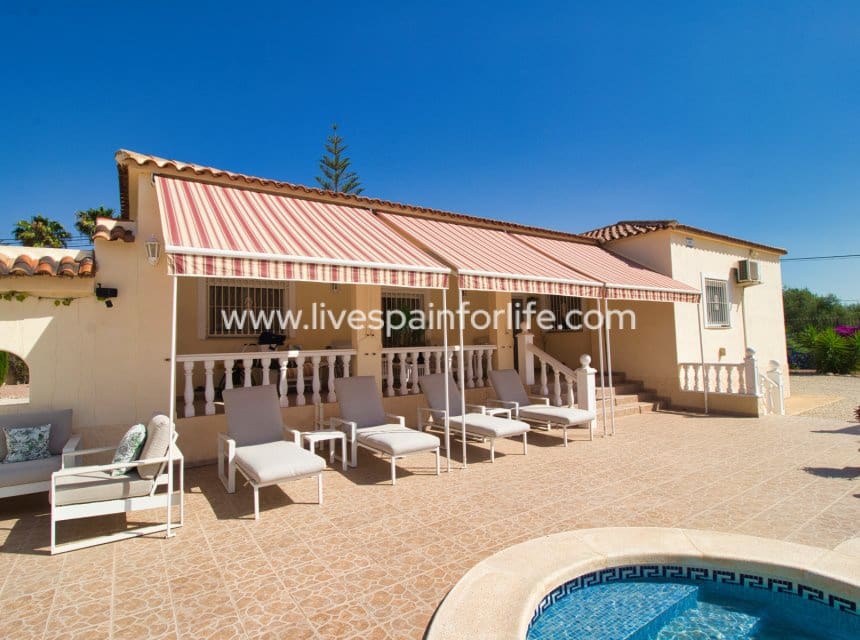 3 slaapkamer Finca/Landhuis te koop in Catral met zwembad garage - € 425.000 (Ref: 9996178)