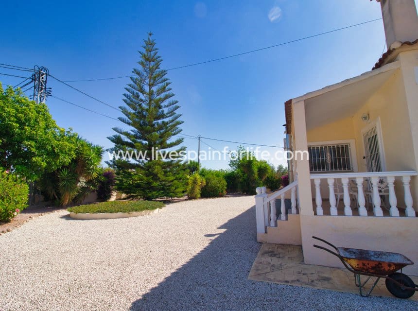 3 slaapkamer Finca/Landhuis te koop in Catral met zwembad garage - € 425.000 (Ref: 9996178)