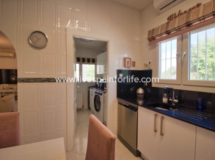 3 slaapkamer Finca/Landhuis te koop in Catral met zwembad garage - € 425.000 (Ref: 9996178)