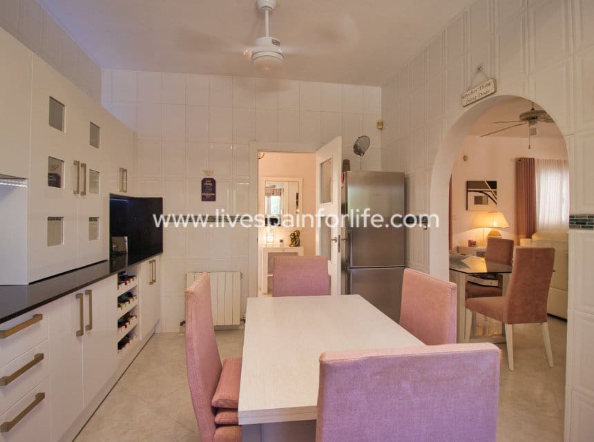 3 slaapkamer Finca/Landhuis te koop in Catral met zwembad garage - € 425.000 (Ref: 9996178)