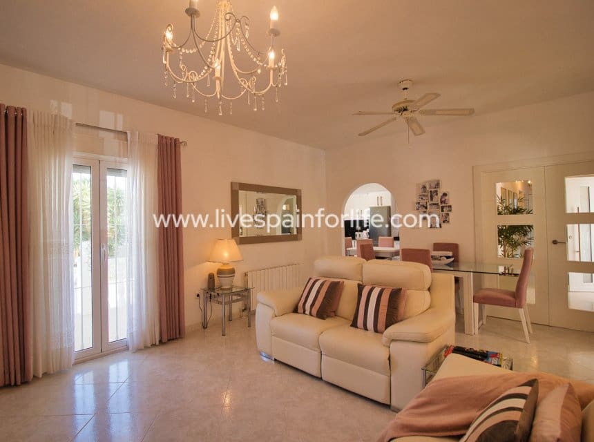3 slaapkamer Finca/Landhuis te koop in Catral met zwembad garage - € 425.000 (Ref: 9996178)