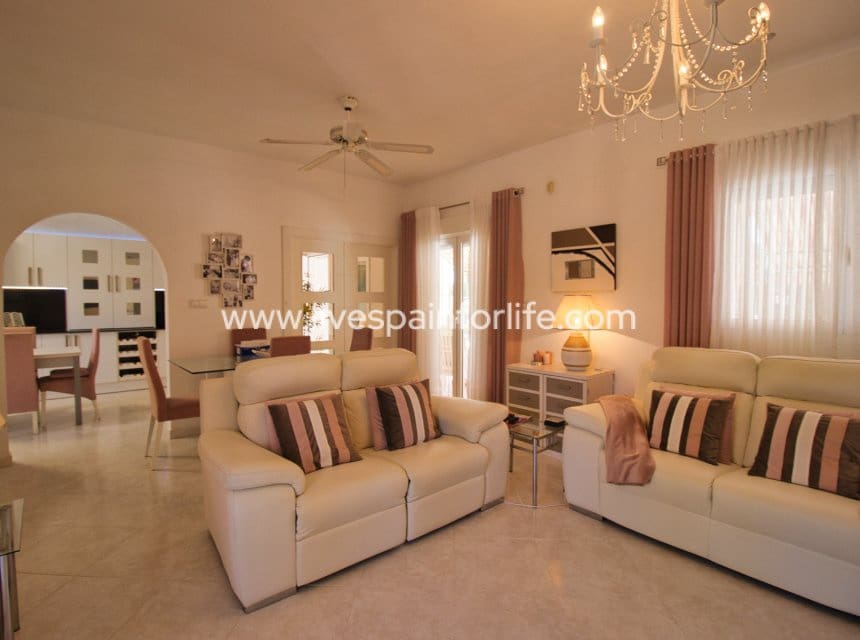 3 slaapkamer Finca/Landhuis te koop in Catral met zwembad garage - € 425.000 (Ref: 9996178)