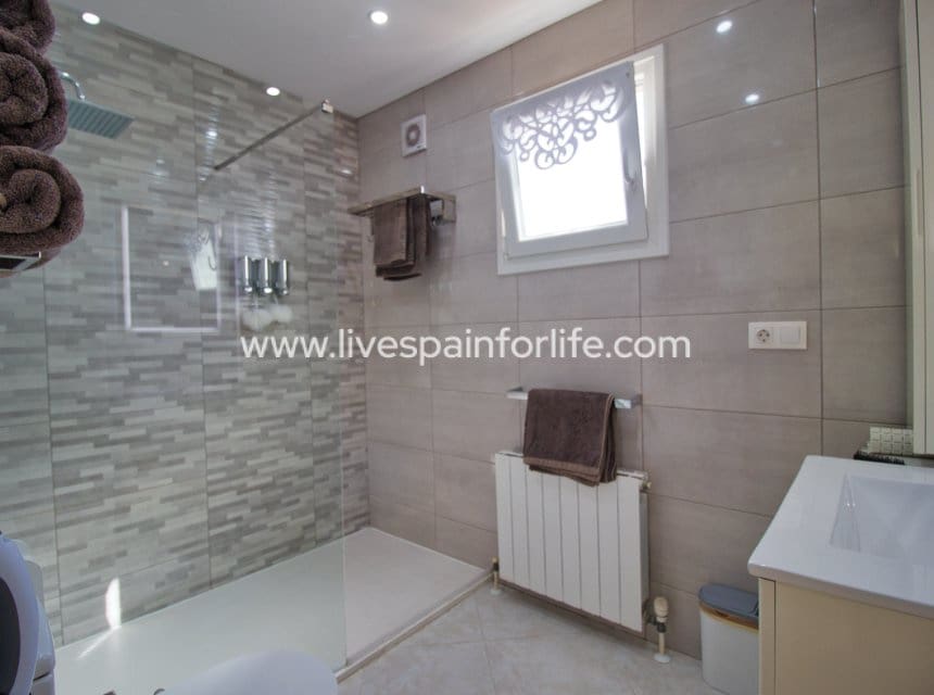 3 slaapkamer Finca/Landhuis te koop in Catral met zwembad garage - € 425.000 (Ref: 9996178)