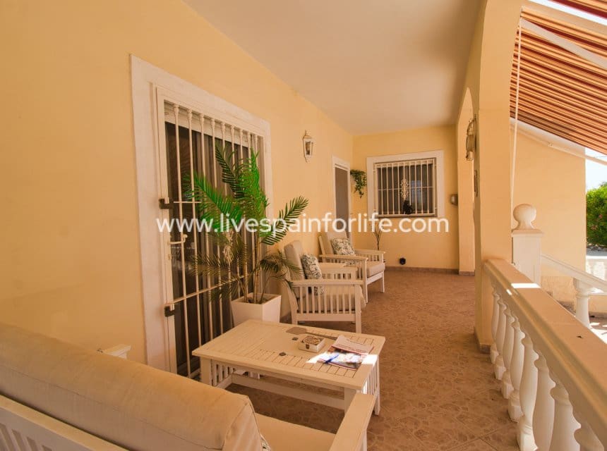 3 slaapkamer Finca/Landhuis te koop in Catral met zwembad garage - € 425.000 (Ref: 9996178)