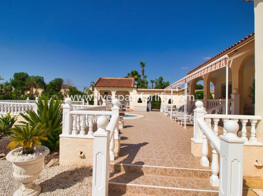3 slaapkamer Finca/Landhuis te koop in Catral met zwembad garage - € 425.000 (Ref: 9996178)