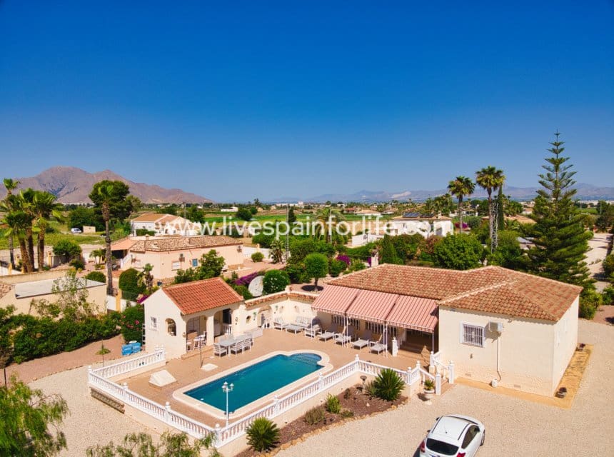 3 slaapkamer Finca/Landhuis te koop in Catral met zwembad garage - € 425.000 (Ref: 9996178)