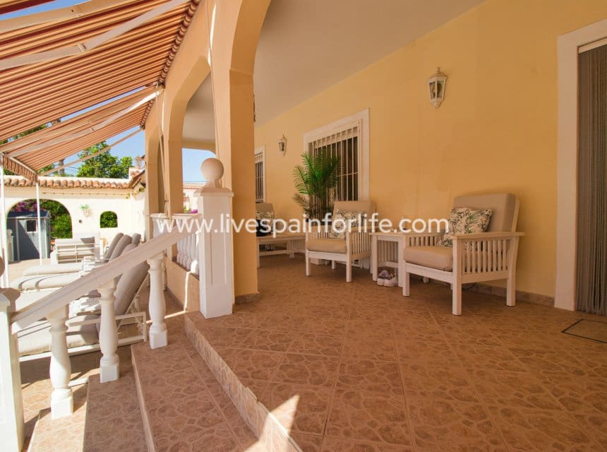 3 slaapkamer Finca/Landhuis te koop in Catral met zwembad garage - € 425.000 (Ref: 9996178)