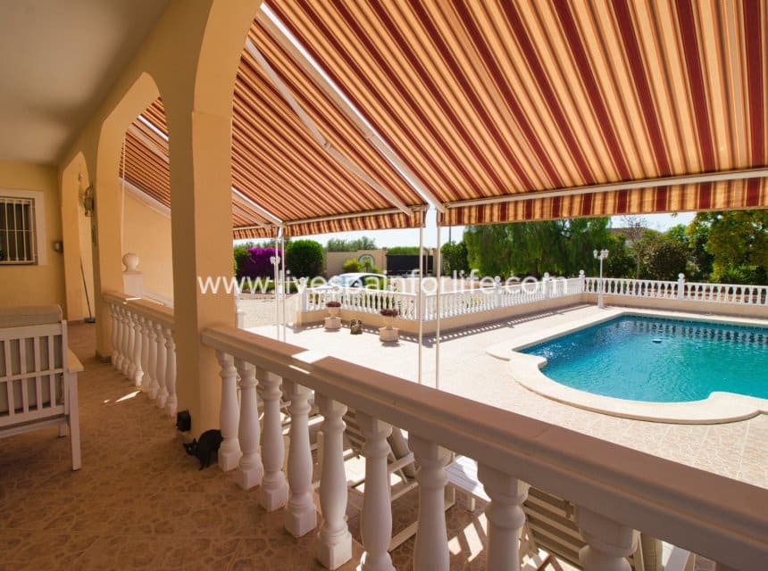 3 slaapkamer Finca/Landhuis te koop in Catral met zwembad garage - € 425.000 (Ref: 9996178)