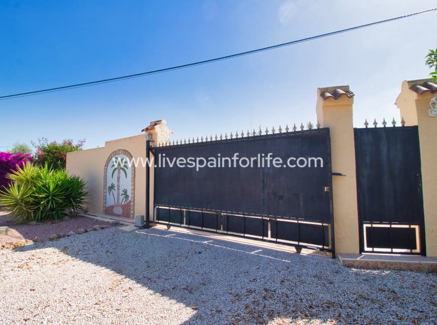 3 slaapkamer Finca/Landhuis te koop in Catral met zwembad garage - € 425.000 (Ref: 9996178)