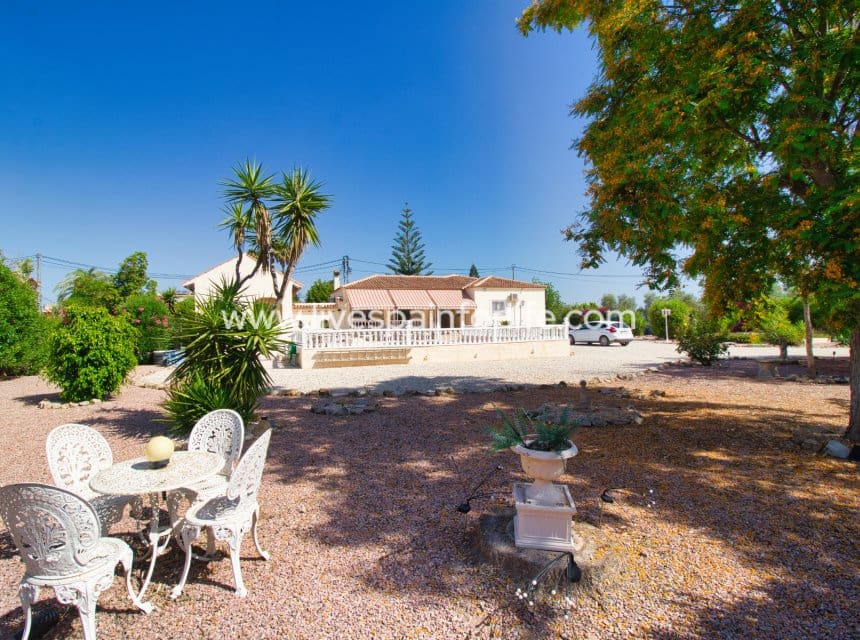 3 slaapkamer Finca/Landhuis te koop in Catral met zwembad garage - € 425.000 (Ref: 9996178)