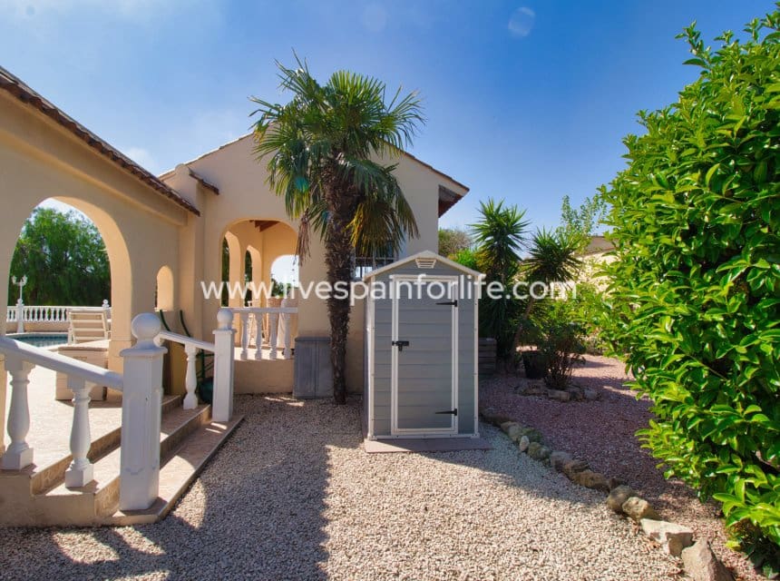 3 slaapkamer Finca/Landhuis te koop in Catral met zwembad garage - € 425.000 (Ref: 9996178)