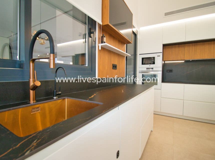 4 slaapkamer Villa te koop in Pilar de la Horadada met zwembad garage - € 869.000 (Ref: 9996179)