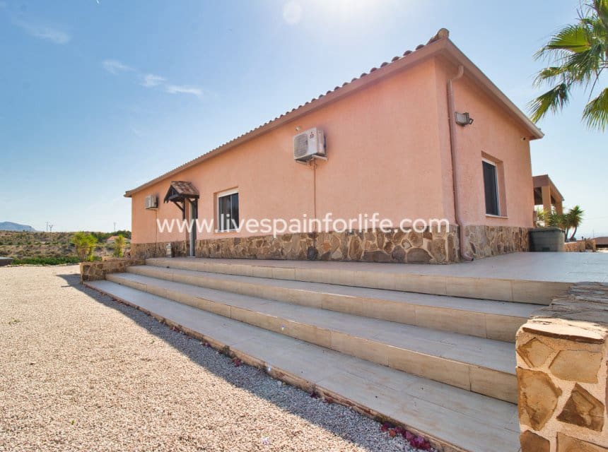 Finca/Casa Rural de 4 habitaciones en Albatera en venta con piscina garaje - 540.000 € (Ref: 9999138)