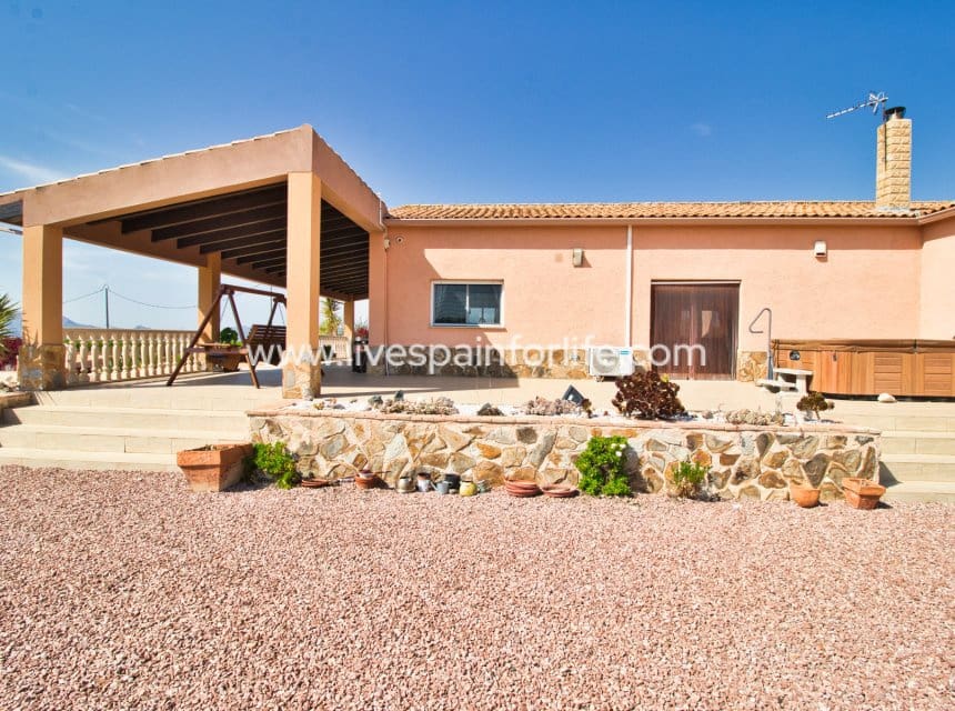 Finca/Casa Rural de 4 habitaciones en Albatera en venta con piscina garaje - 540.000 € (Ref: 9999138)