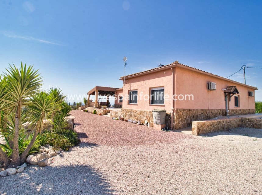 Finca/Casa Rural de 4 habitaciones en Albatera en venta con piscina garaje - 540.000 € (Ref: 9999138)