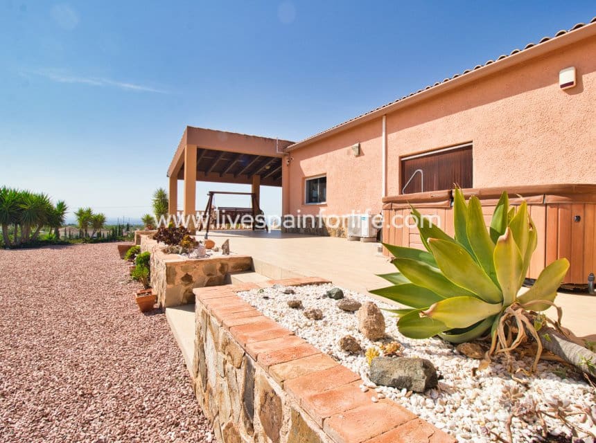 Finca/Casa Rural de 4 habitaciones en Albatera en venta con piscina garaje - 540.000 € (Ref: 9999138)