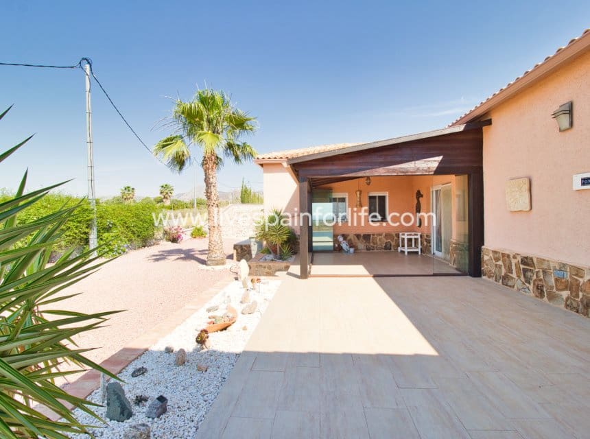 Finca/Casa Rural de 4 habitaciones en Albatera en venta con piscina garaje - 540.000 € (Ref: 9999138)