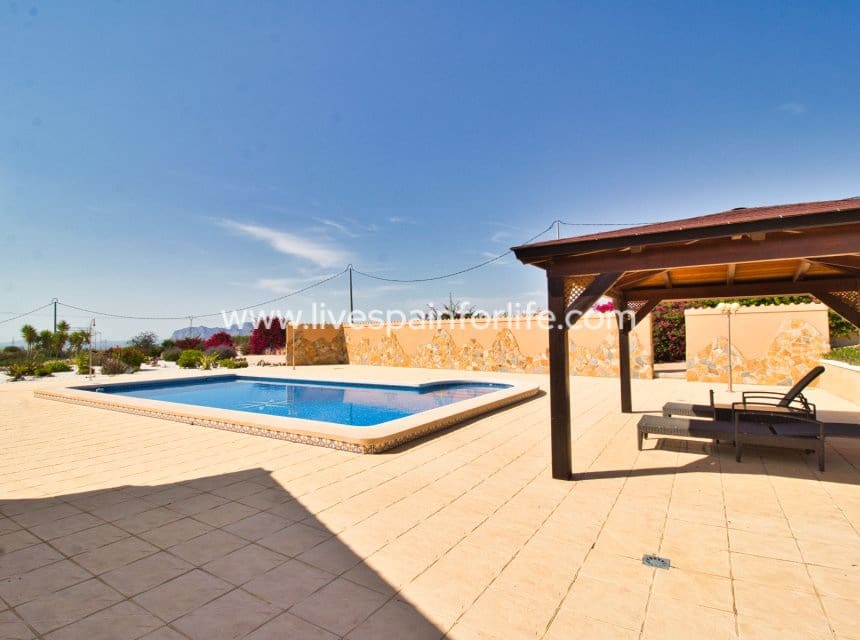Finca/Casa Rural de 4 habitaciones en Albatera en venta con piscina garaje - 540.000 € (Ref: 9999138)