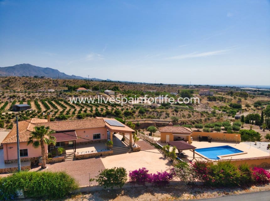 Finca/Casa Rural de 4 habitaciones en Albatera en venta con piscina garaje - 540.000 € (Ref: 9999138)