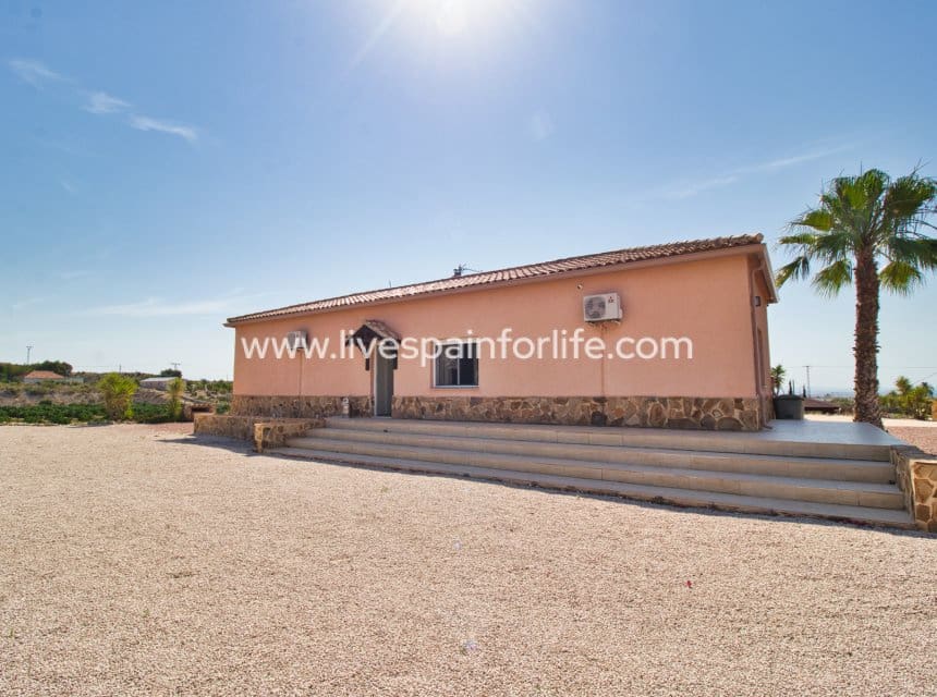 Finca/Casa Rural de 4 habitaciones en Albatera en venta con piscina garaje - 540.000 € (Ref: 9999138)