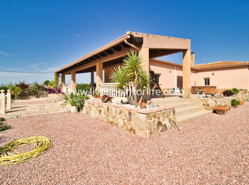 Finca/Casa Rural de 4 habitaciones en Albatera en venta con piscina garaje - 540.000 € (Ref: 9999138)