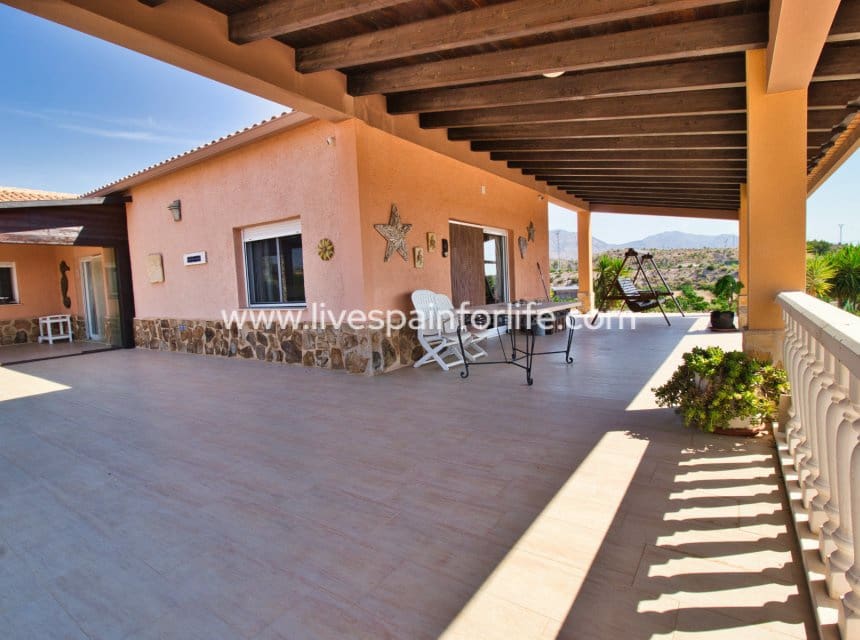 Finca/Casa Rural de 4 habitaciones en Albatera en venta con piscina garaje - 540.000 € (Ref: 9999138)