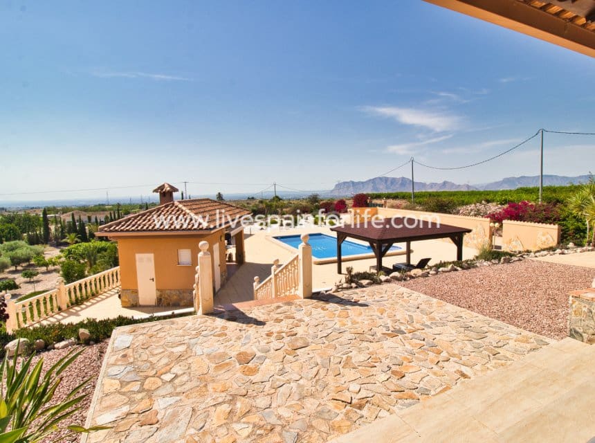 Finca/Casa Rural de 4 habitaciones en Albatera en venta con piscina garaje - 540.000 € (Ref: 9999138)