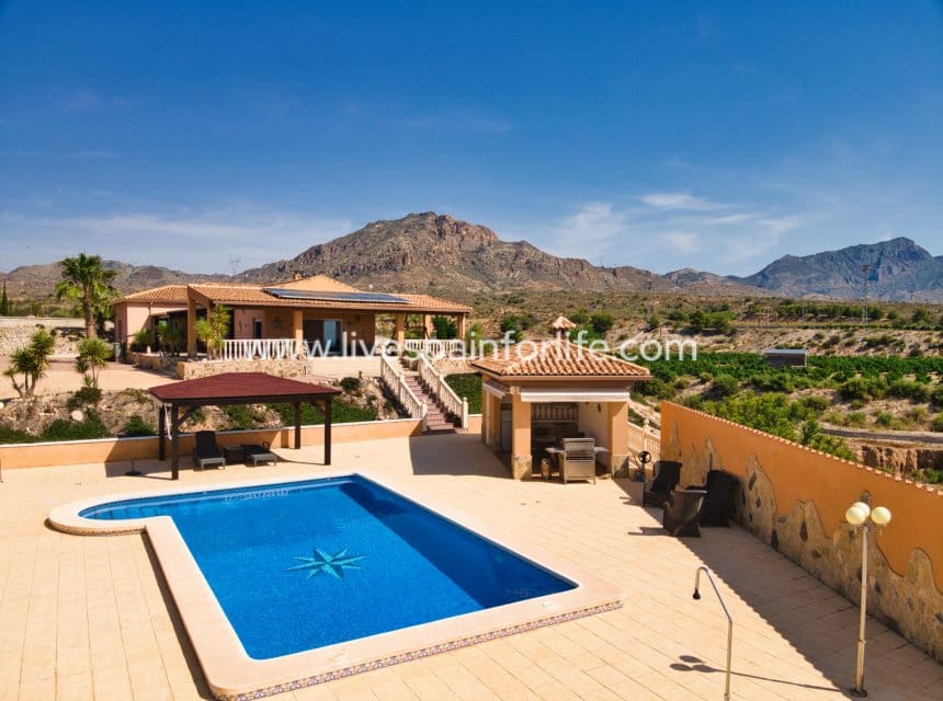 Finca/Casa Rural de 4 habitaciones en Albatera en venta con piscina garaje - 540.000 € (Ref: 9999138)