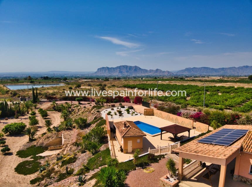 Finca/Casa Rural de 4 habitaciones en Albatera en venta con piscina garaje - 540.000 € (Ref: 9999138)
