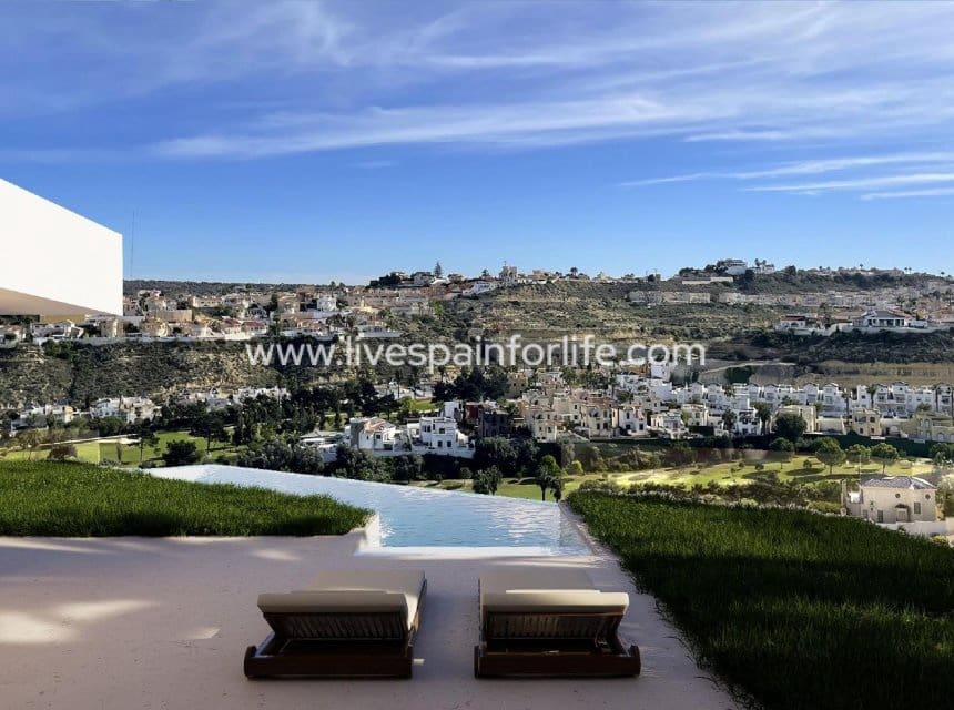 4 slaapkamer Villa te koop in La Marquesa met zwembad garage - € 1.590.000 (Ref: 9999139)