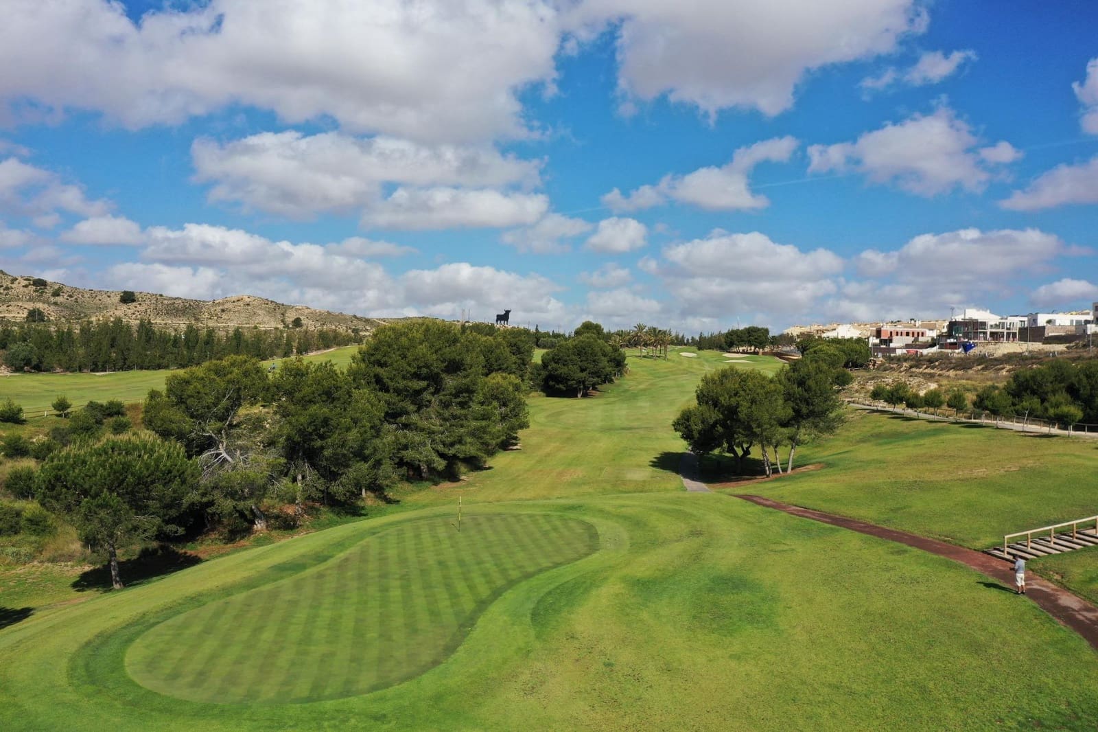 3 bedroom Villa for sale in Monforte del Cid with pool - € 505,900 (Ref: 7883844)