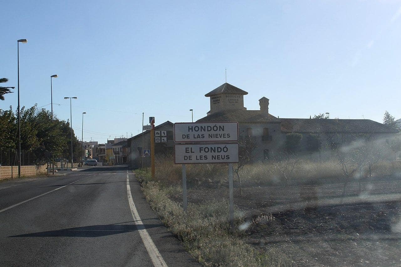 5 slaapkamer Villa te koop in Hondon de las Nieves met garage - € 126.000 (Ref: 9631770)