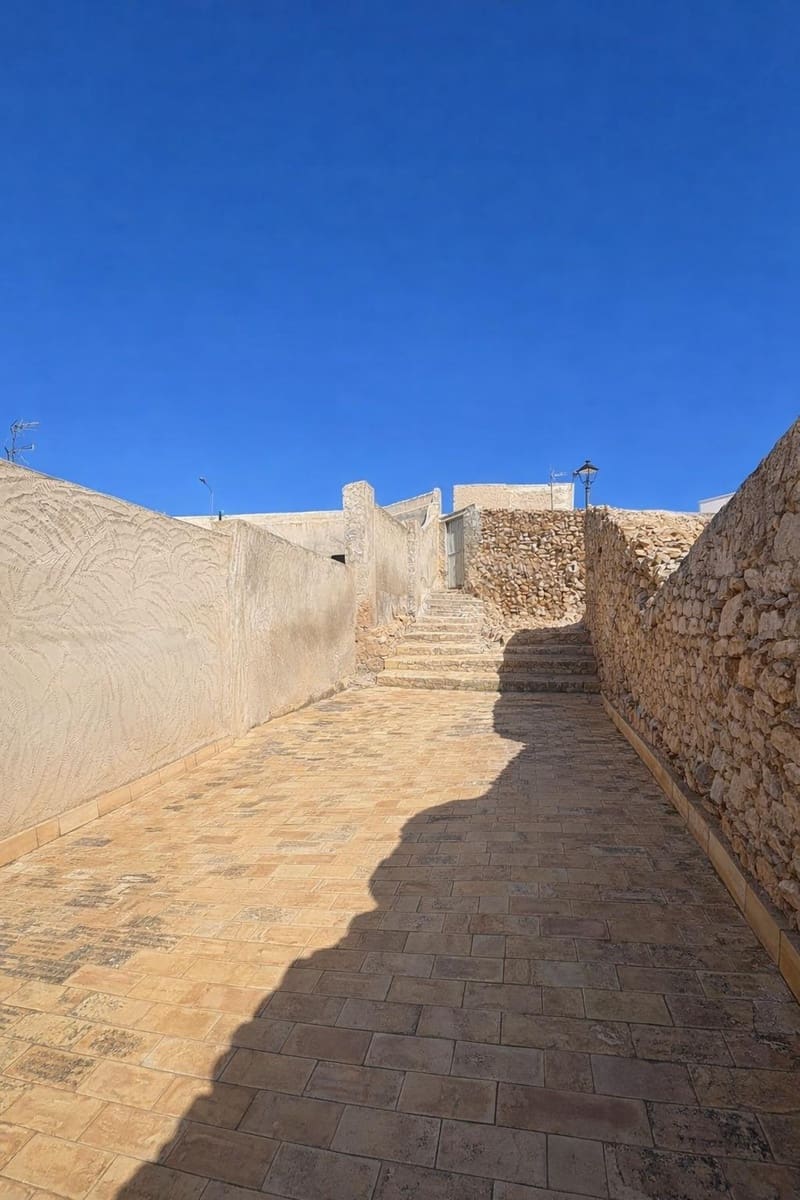 5 slaapkamer Villa te koop in Hondon de las Nieves met garage - € 126.000 (Ref: 9631770)