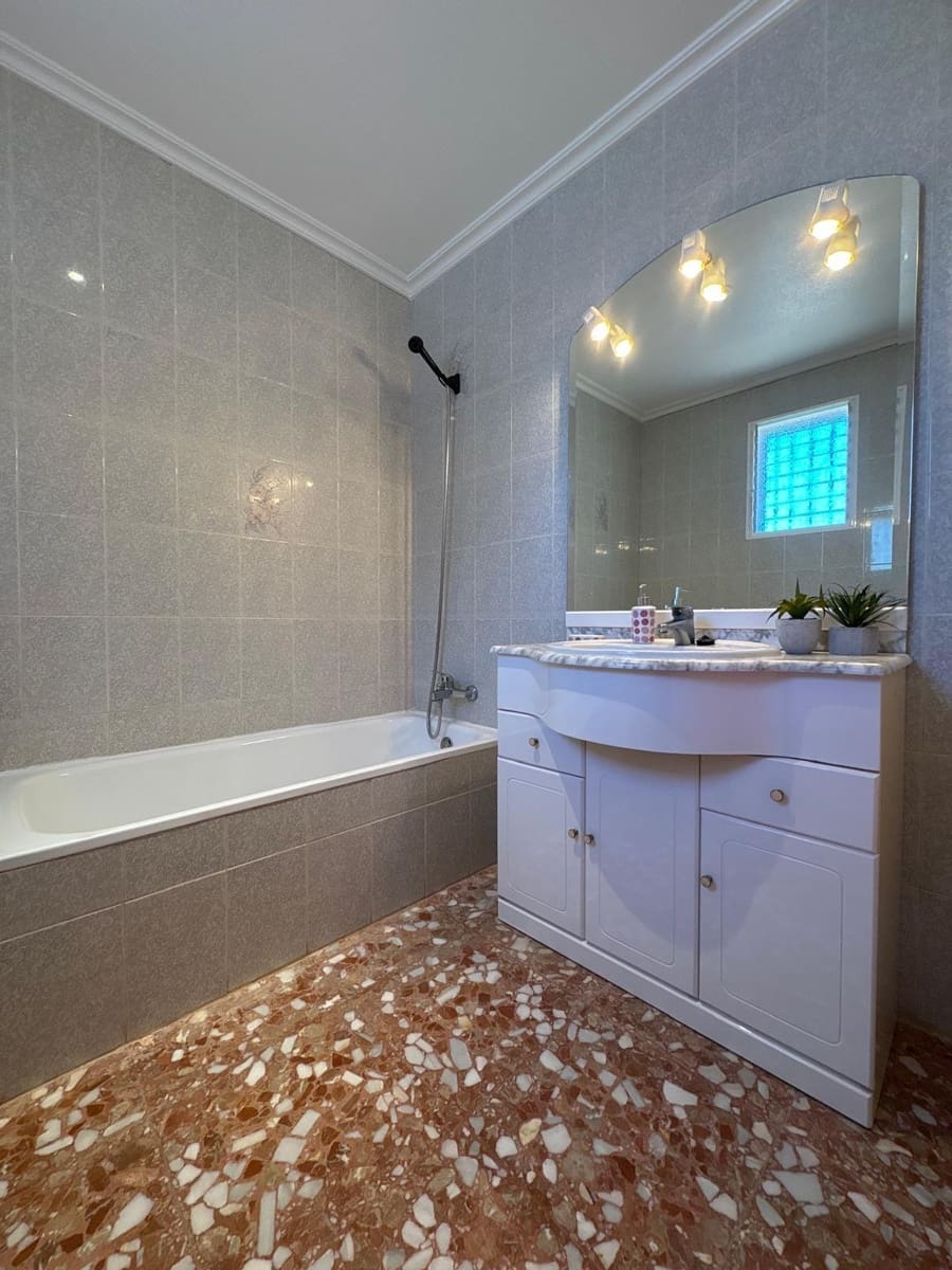 6 makuuhuone Huvila myytävänä paikassa Hondon de los Frailes mukana uima-altaan - 280 000 € (Ref: 9631773)