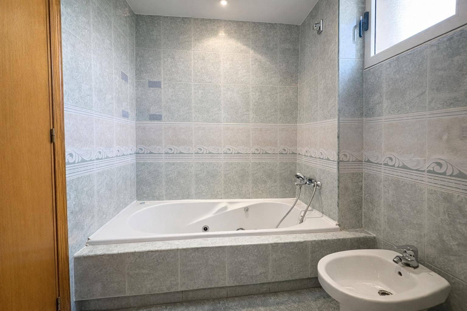 Piso de 2 habitaciones en Hondón de las Nieves en venta con garaje - 125.000 € (Ref: 9631774)