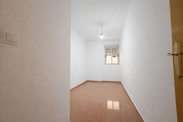 2 slaapkamer Flat te koop in Hondón de las Nieves met garage - € 125.000 (Ref: 9631774)