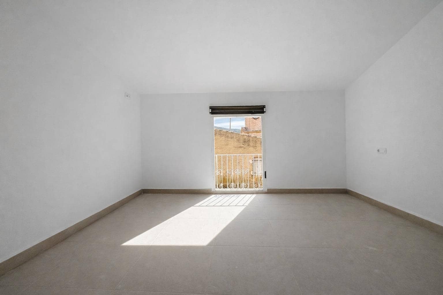 3 soverom Hus til salgs i Pinoso - € 135 000 (Ref: 9645101)