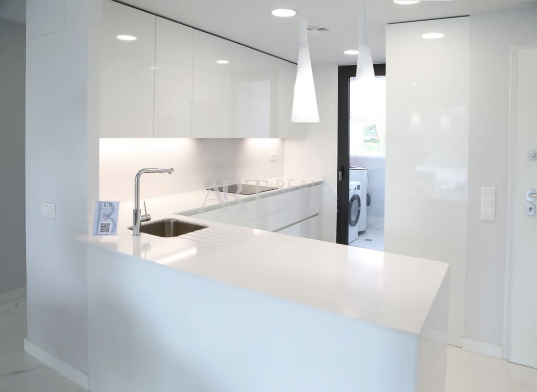 2 bedroom Apartment for sale in Benidorm with pool - € 632,000 (Ref: 7886314)