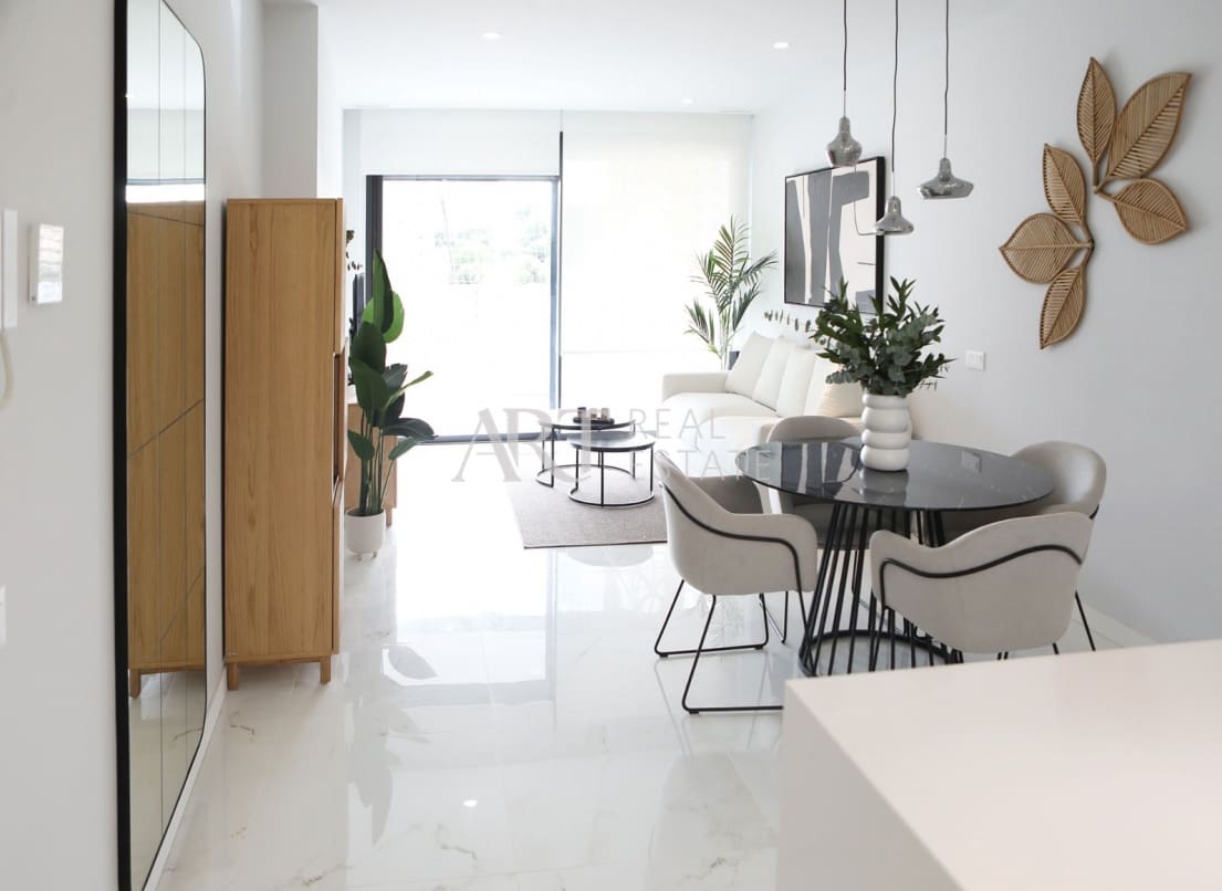 2 bedroom Apartment for sale in Benidorm with pool - € 632,000 (Ref: 7886314)